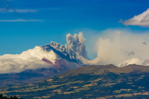 Cotopaxi-Vulkán kitörés Ecuadorban, Dél-Amerika — Stock Fotó