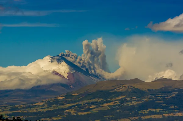 Erupção do vulcão Cotopaxi no Equador, América do Sul — Fotografia de Stock