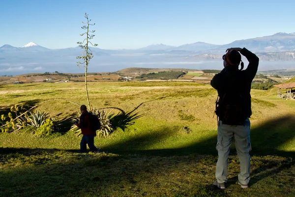 Unknown tourist taking a photo of Cotopaxi volcano in the andean highlands, Ecuador — Stock Photo, Image