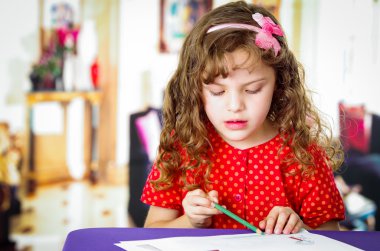 Tatlı küçük kız boyama