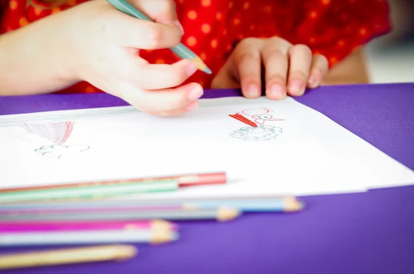 Closeup of girls hands drawing — Stock Photo, Image