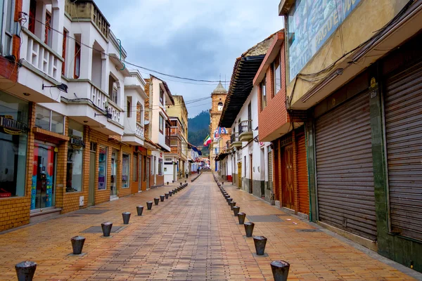 Vackra historiska centrum på Zipaquira, kommersiella området, ligger mitt i Colombia, 48 km från Bogota. — Stockfoto