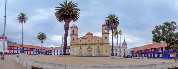 Beautiful panoramic view at the main square and historic Cathedral of Santisima Trinidad y San Antonio de Padua Zipaquira, located in middle Colombia, 48 km from Bogota. — Stock Photo, Image