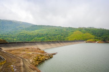 La fortuna Barajı Panama tarafından bir yapay göl