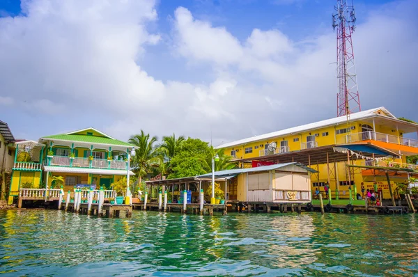 Bocas del Toro Eyaleti'nin başkentidir. Bu şehir Isla kolon üzerinde yer alır.