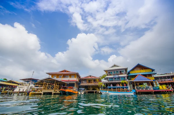 Bocas del Toro es la capital de la provincia. Esta ciudad se encuentra en Isla Colón . — Foto de Stock