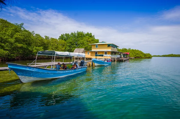 Isla Colon, Panama - 25 April 2015: Kolon Island är den nordligaste och största ön i Bocas del Toro — Stockfoto