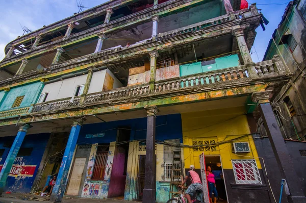 İki nokta üst üste Merkezi ünlü suç etkin nokta oldu, çoğu devlet kurumları şehre seyahat hakkında sert uyarılar yayınladık