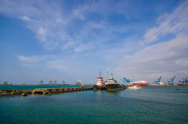 Lodě v přístavu dvojtečka v Panamě — Stock fotografie