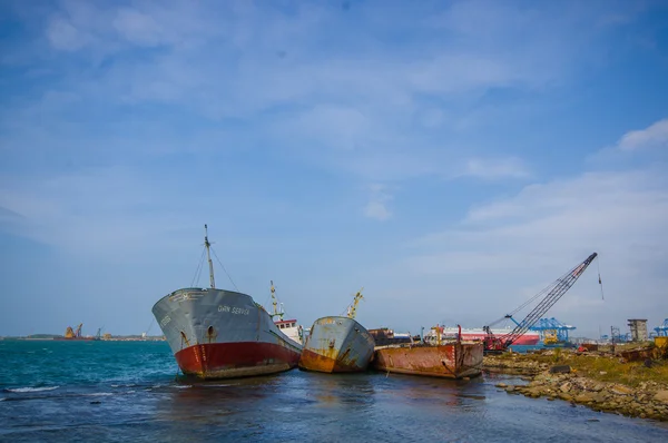 Båtar som är på skadestånd vid Panamakanalen — Stockfoto