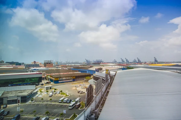 Зона свободной торговли толстой кишки является крупным объектом вблизи Атлантического входа в Панамский канал — стоковое фото