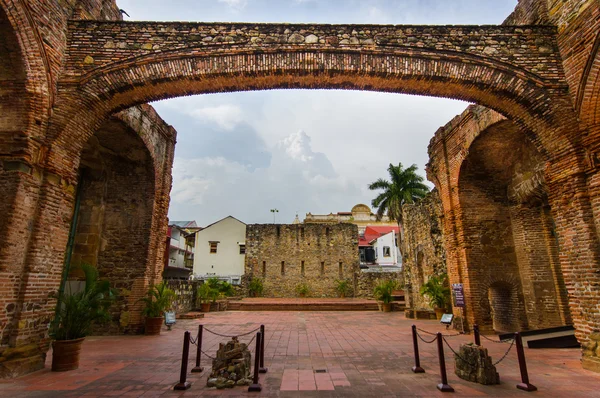 Arco Chato in de historische oude stad in Panama city — Stockfoto
