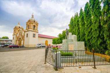 Şehir Merkezi Ana Kilisesi, Santiago Panama ve bölgenin ana ulaşım merkezi en büyük şehirlerinden biridir.