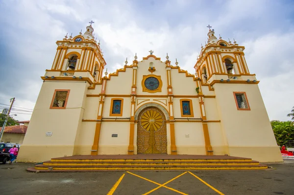 Centro da Cidade igreja principal, Santiago é uma das maiores cidades do Panamá e um importante centro de transporte para a região . — Fotografia de Stock