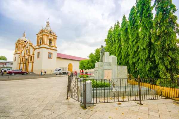 Centro da Cidade igreja principal, Santiago é uma das maiores cidades do Panamá e um importante centro de transporte para a região . — Fotografia de Stock