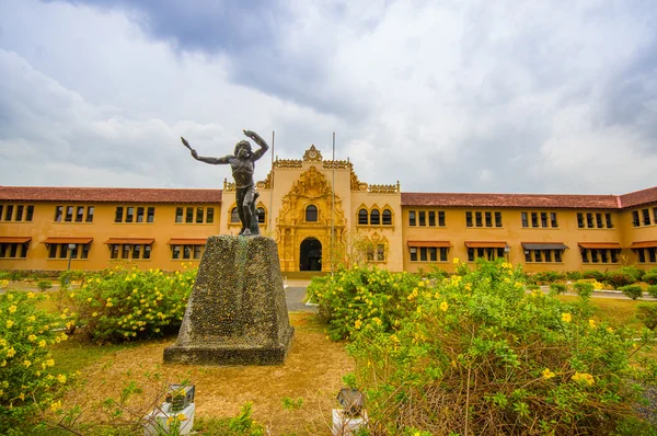Şehir Merkezi, Santiago Panama ve bölgenin ana ulaşım merkezi en büyük kentlerinden biri olduğunu.