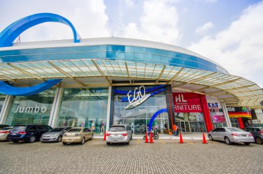 İki nokta üst üste serbest ticaret bölgesi Panama Kanalı Atlantik girişine yakın büyük bir varlıktır