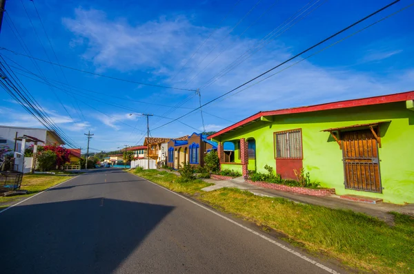 BOQUETE, PANAMÁ - 19 DE ABRIL DE 2015: Boquete es un pequeño pueblo en el río Caldera, en las verdes montañas de Panamá —  Fotos de Stock