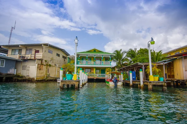 Bocas del Toro Eyaleti'nin başkentidir. Bu şehir Isla kolon üzerinde yer alır. — Stok fotoğraf