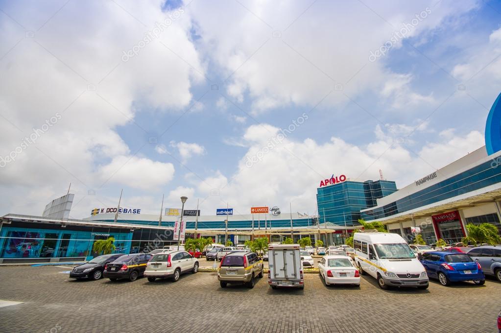 La Zona Franca de Colón es una gran entidad cerca de la entrada