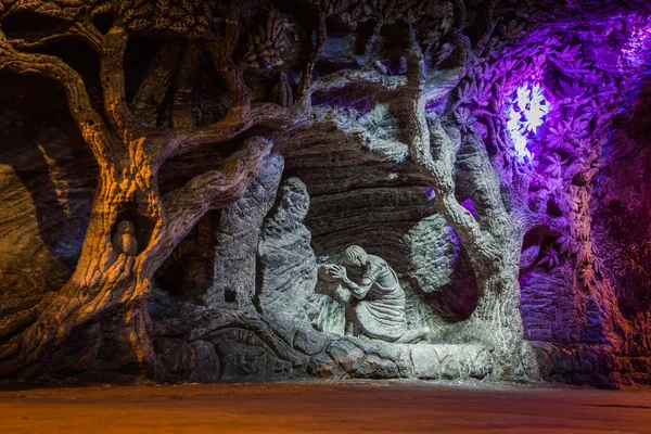 Márvány és só szobrok: underground Salt Cathedral Zipaquira épült az enyém tarka alagutak. Egy impresive megvalósítása a kolumbiai építészet. — Stock Fotó