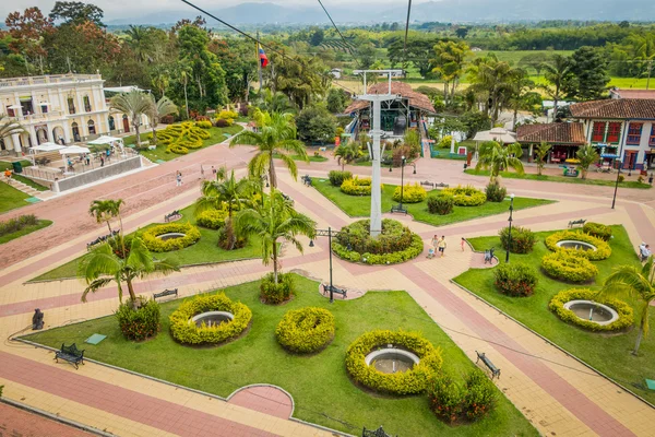 Ulusal kahve Park, Kolombiya, aşağı görünümünü teleferik yolunu Milli Coffee gezi yolcu bakış açısıyla atışı başladığı plaza gösterilen Parkı içinde