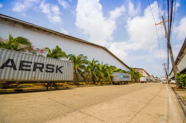 İki nokta üst üste serbest ticaret bölgesi Panama Kanalı Atlantik girişine yakın büyük bir varlıktır