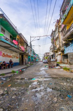 İki nokta üst üste Merkezi ünlü suç etkin nokta oldu, çoğu devlet kurumları şehre seyahat hakkında sert uyarılar yayınladık