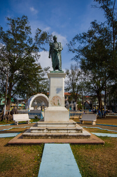 КОЛОН, ПАНАМА - 14 апреля 2015 года: Колон - морской порт на побережье Карибского моря в Панаме. Город расположен у входа в Панамский канал со стороны Карибского моря
.