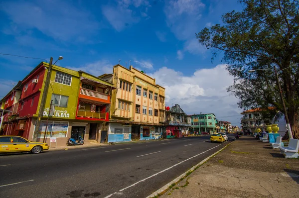 COLON, PANAMÁ - 14 DE ABRIL DE 2015: Colón es un puerto marítimo en la costa del Mar Caribe de Panamá. La ciudad se encuentra cerca de la entrada del Mar Caribe al Canal de Panamá . — Foto de Stock