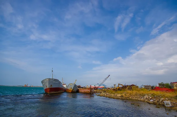 Tazminat Panama Kanalı yanında bulunan tekneler — Stok fotoğraf