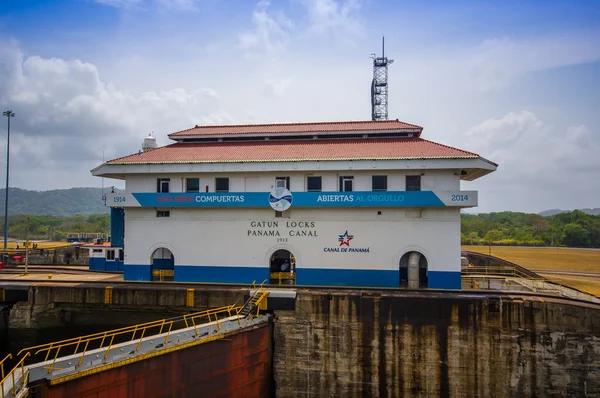 Gatun 자물쇠, 파나마 운하 이것이 잠금 파나마 운하의 대서양 입구에 위치한 첫 번째 세트. — 스톡 사진