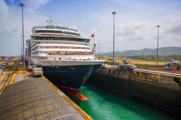 Gatun kilitler, Panama Kanalı. Bu kilitleri Panama Kanalı Atlantik girişinde yer alan ilk ayarlanır. — Stok fotoğraf