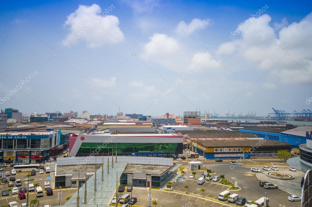 La Zona Franca de Colón es una gran entidad cerca de la entrada