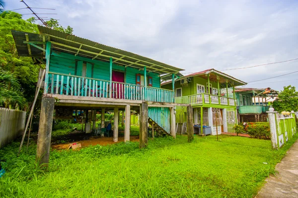 Panama, Panama - 16 April 2015: Street view av Isla Colon som är den mest befolkade ön i Bocas del Toro — Stockfoto