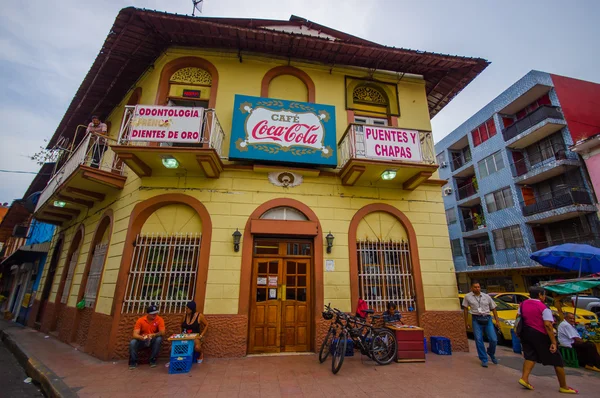 PANAMA, PANAMA - APRIL 16, 2015:  Street view of the recentry restaurated historic quarter of Panama City, known as Casco Viejo. — Stock Photo, Image