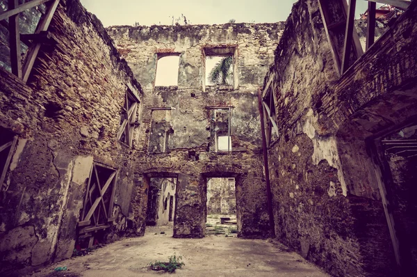 PANAMA, PANAMA - APRIL 16, 2015:  Street view of the recentry restaurated historic quarter of Panama City, known as Casco Viejo. — Stock Photo, Image