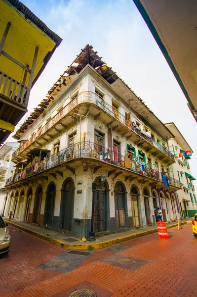 PANAMA, PANAMA - 16 AVRIL 2015 : Vue de rue du quartier historique restauré de Panama City, connu sous le nom de Casco Viejo . — Photo