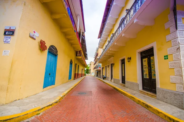 Panama, Panama - 16 Nisan 2015: Recentry restaurated tarihi çeyrek Casco Viejo bilinen Panama City, Street görünümünü. — Stok fotoğraf
