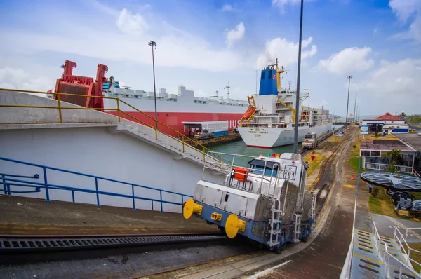 Gatun Locks, Canal do Panamá. Este é o primeiro conjunto de fechaduras situado na entrada atlântica do Canal do Panamá . — Fotografia de Stock