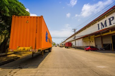 İki nokta üst üste serbest ticaret bölgesi Panama Kanalı Atlantik girişine yakın büyük bir varlıktır