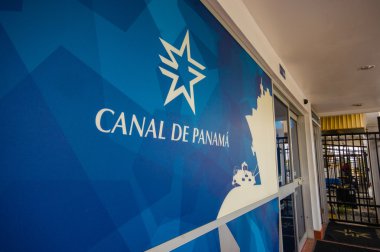 Gatun kilitler, Panama Kanalı. Bu kilitleri Panama Kanalı Atlantik girişinde yer alan ilk ayarlanır.