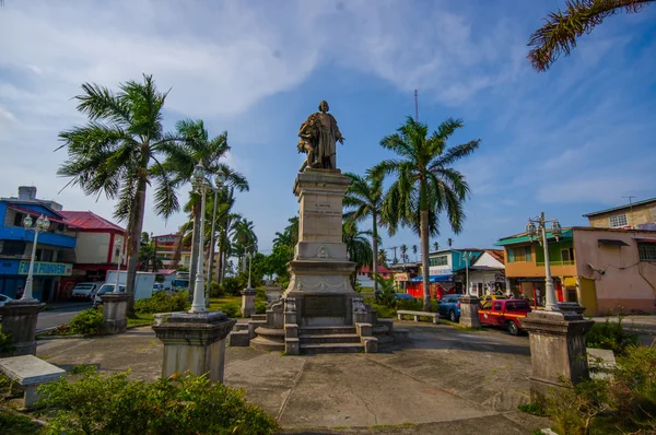 COLON, PANAMA - 14 de abril de 2015: Colon é um porto marítimo na costa do Mar do Caribe do Panamá. A cidade fica perto da entrada do Mar do Caribe para o Canal do Panamá . — Fotografia de Stock