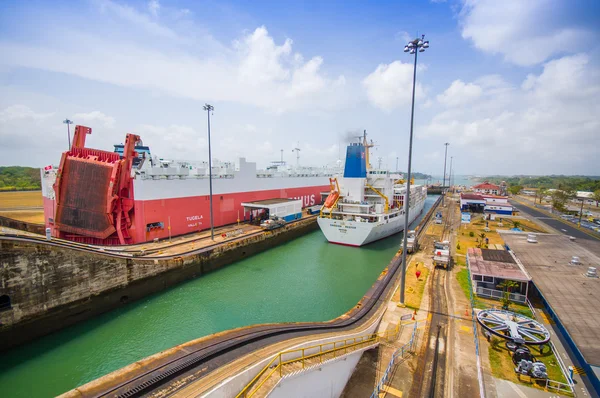 Gatun zárak, Panama-csatorna. Ez az első olyan található, a Panama-csatorna atlanti-óceáni bejáratához zárak. — Stock Fotó