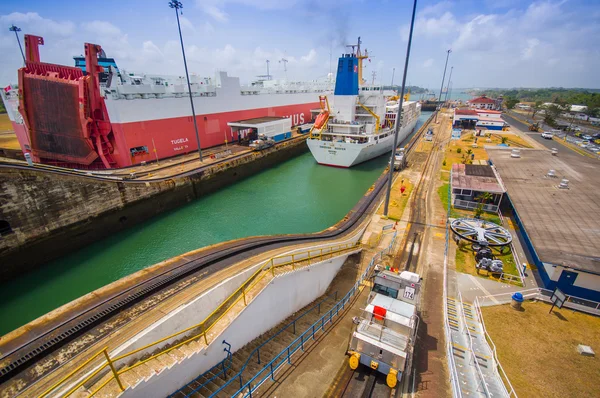 Gatun zárak, Panama-csatorna. Ez az első olyan található, a Panama-csatorna atlanti-óceáni bejáratához zárak. — Stock Fotó