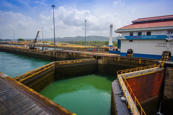 Gatun замки, Панамський канал. Це перший набір замків посеред Атлантичного входу в Панамський канал. — стокове фото