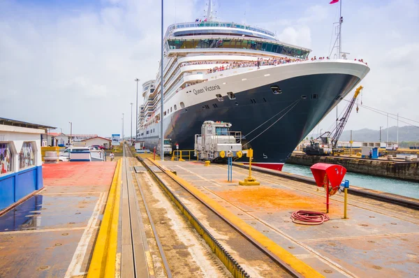 Gatunmeer sloten, Panama Canal. Dit is de eerste reeks van sloten, gelegen aan de Atlantische ingang van het Panamakanaal. — Stockfoto