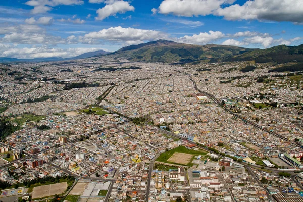 Foto aérea de Quito, Ecuador — Foto de Stock