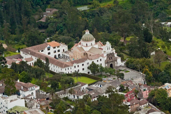 Foto aérea de la Iglesia de Guapulo en Quito, Ecuador —  Fotos de Stock