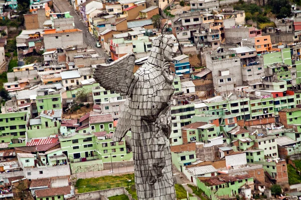 Foto aérea, la Virgen de Quito, Ecuador —  Fotos de Stock